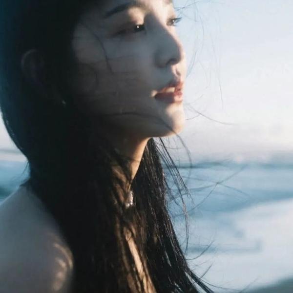 踉跄女孩